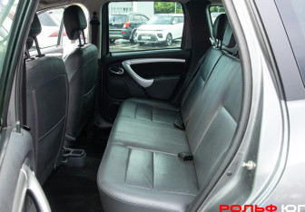 Подержанный автомобиль Nissan Terrano 2015 года (8 фото)