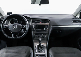 Подержанный автомобиль Volkswagen Golf Hatchback 2013 года (7 фото)