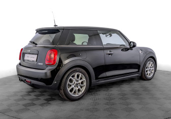 Подержанный автомобиль MINI Hatch 2016 года (5 фото)