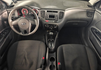 Подержанный автомобиль Kia Rio Sedan 2011 года (9 фото)