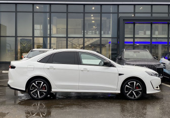 Подержанный автомобиль Kaiyi E5 2023 года (4 фото)