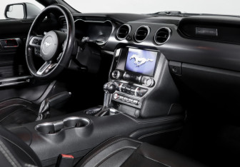 Подержанный автомобиль Ford Mustang Convertible 2018 года (9 фото)