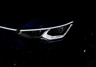 Подержанный автомобиль Volkswagen Golf R Hatchback 2023 года (35 фото)