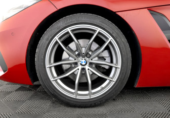 Подержанный автомобиль BMW Z4 Roadster 2019 года (17 фото)