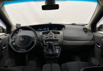 Подержанный автомобиль Renault Scenic 2007 года (11 фото)