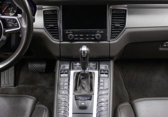 Подержанный автомобиль Porsche Macan 2017 года (15 фото)