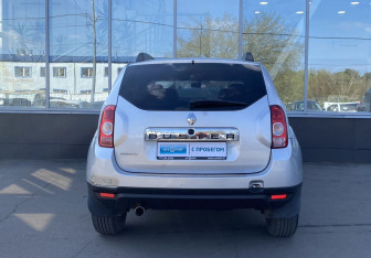 Подержанный автомобиль Renault Duster 2012 года (6 фото)
