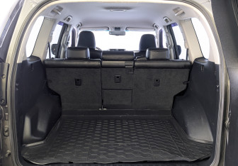 Подержанный автомобиль Toyota Land Cruiser Prado 2015 года (10 фото)