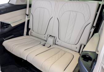 Подержанный автомобиль BMW X7 2021 года (28 фото)