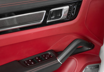 Подержанный автомобиль Porsche Cayenne 2019 года (8 фото)