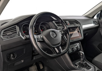 Подержанный автомобиль Volkswagen Tiguan 2018 года (15 фото)