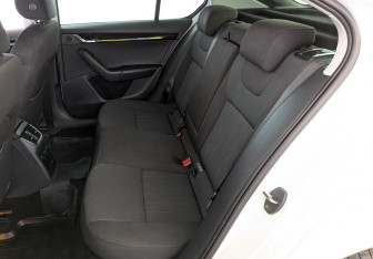 Подержанный автомобиль Skoda Octavia Liftback 2018 года (12 фото)