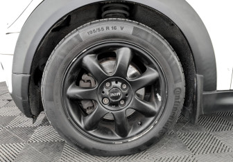 Подержанный автомобиль MINI Hatch 2008 года (18 фото)