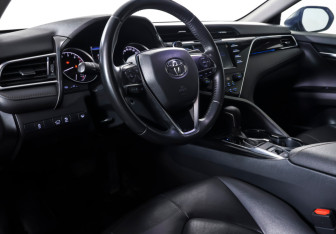 Подержанный автомобиль Toyota Camry Sedan 2019 года (14 фото)