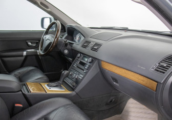 Подержанный автомобиль Volvo XC90 2008 года (9 фото)