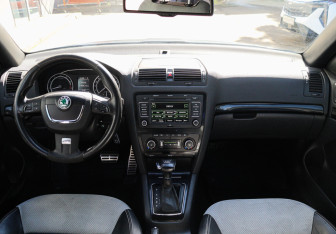 Подержанный автомобиль Skoda Octavia RS Liftback 2012 года (8 фото)