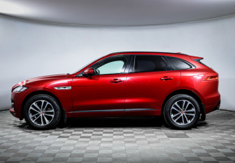 Подержанный автомобиль Jaguar F-Pace 2019 года (8 фото)