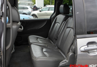 Подержанный автомобиль Mazda MPV 2004 года (8 фото)