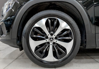 Подержанный автомобиль Mercedes-Benz GLB 2020 года (18 фото)