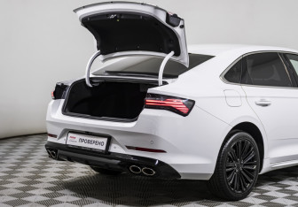 Подержанный автомобиль Geely Preface 2024 года (20 фото)