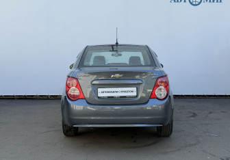 Подержанный автомобиль Chevrolet Aveo Sedan 2014 года (6 фото)