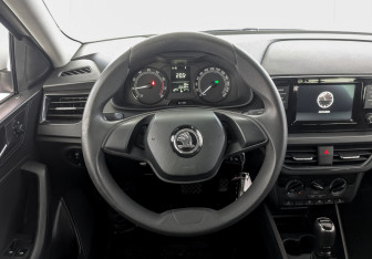 Подержанный автомобиль Skoda Rapid Liftback 2021 года (21 фото)