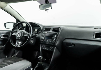 Подержанный автомобиль Volkswagen Polo Sedan 2013 года (5 фото)