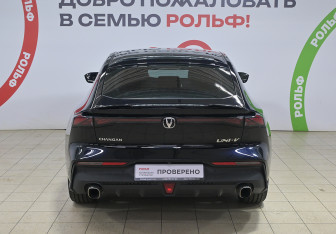 Подержанный автомобиль Changan UNI-V 2022 года (5 фото)