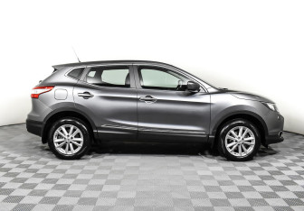 Подержанный автомобиль Nissan Qashqai 2015 года (4 фото)