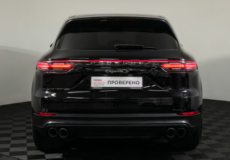 Подержанный автомобиль Porsche Cayenne 2019 года (22 фото)