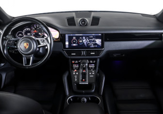 Подержанный автомобиль Porsche Cayenne 2018 года (13 фото)