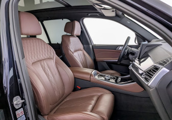 Подержанный автомобиль BMW X5 2024 года (25 фото)