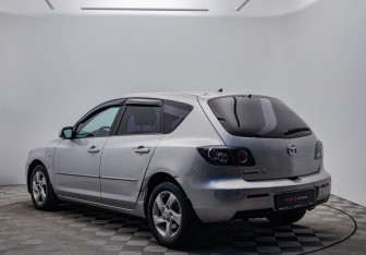 Подержанный автомобиль Mazda 3 Hatchback 2007 года (7 фото)
