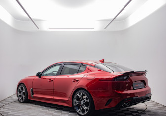 Подержанный автомобиль Kia Stinger 2019 года (7 фото)