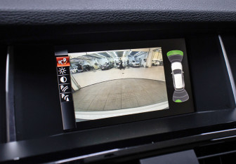 Подержанный автомобиль BMW X3 2016 года (19 фото)