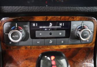 Подержанный автомобиль Volkswagen Touareg 2013 года (20 фото)