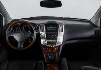Подержанный автомобиль Lexus RX 2004 года (14 фото)