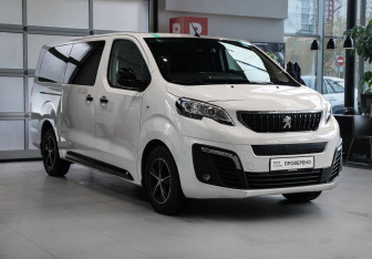 Подержанный автомобиль Peugeot Traveller 2021 года (3 фото)