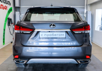 Подержанный автомобиль Lexus RX 2022 года (5 фото)