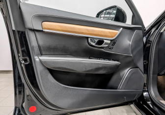 Подержанный автомобиль Volvo S90 2020 года (20 фото)