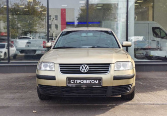 Подержанный автомобиль Volkswagen Passat Sedan 2002 года (2 фото)