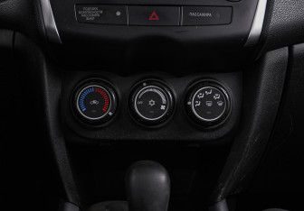 Подержанный автомобиль Citroen C4 Aircross 2012 года (13 фото)