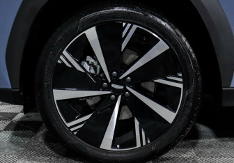 Подержанный автомобиль Geely Atlas 2024 года (8 фото)