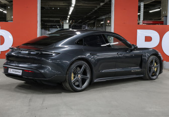 Подержанный автомобиль Porsche Taycan 2021 года (5 фото)