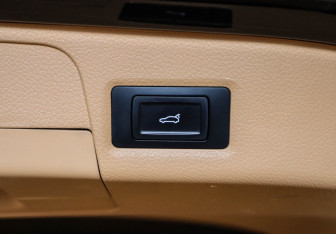 Подержанный автомобиль Voyah Dream 2023 года (27 фото)