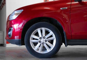 Подержанный автомобиль Mitsubishi ASX 2014 года (31 фото)