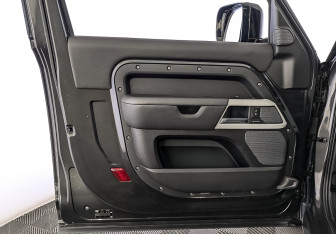 Подержанный автомобиль Land Rover Defender Suv 2021 года (19 фото)