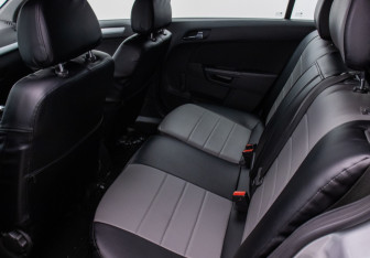 Подержанный автомобиль Opel Astra Wagon 2012 года (11 фото)
