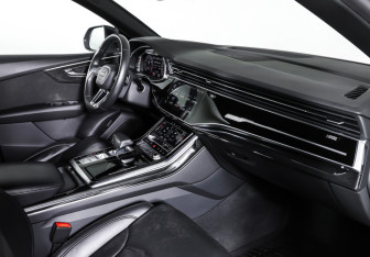 Подержанный автомобиль Audi Q8 2019 года (11 фото)