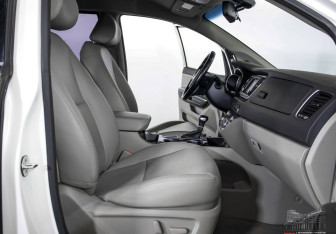 Подержанный автомобиль Kia Carnival 2018 года (7 фото)